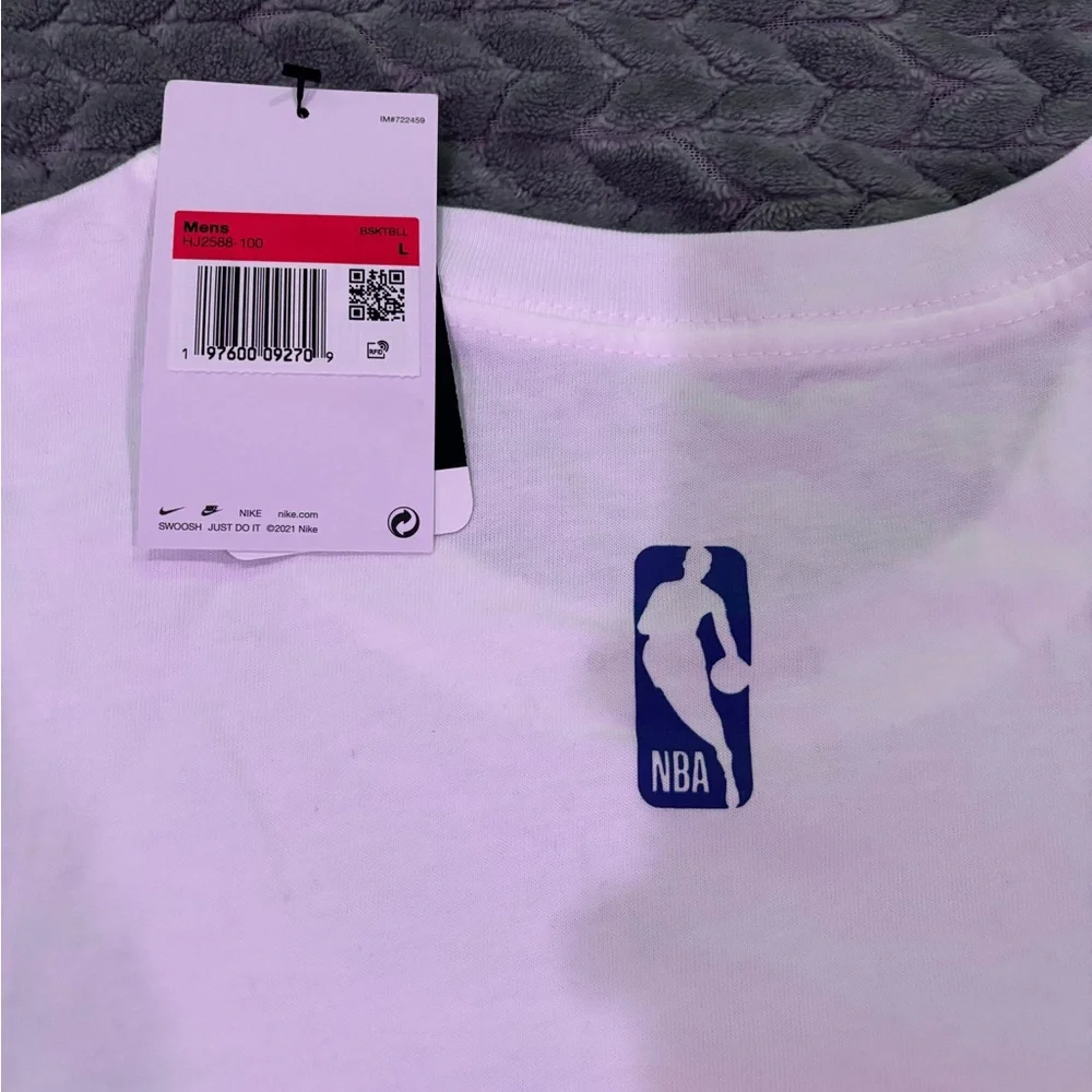 Nike White, Red and blue 76ers Short Sleeve Tee - Picture 2 of 4